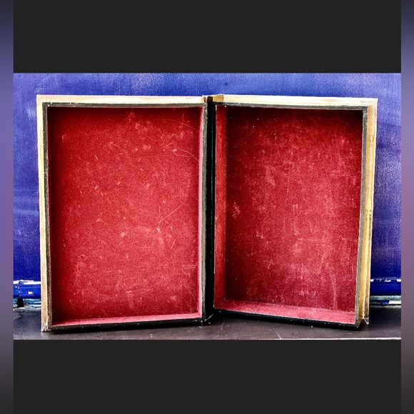 Vintage Artisan Hand Crafted Velvet Lined Oil Painted Canvas Faux Book Box - Picture 5 of 10